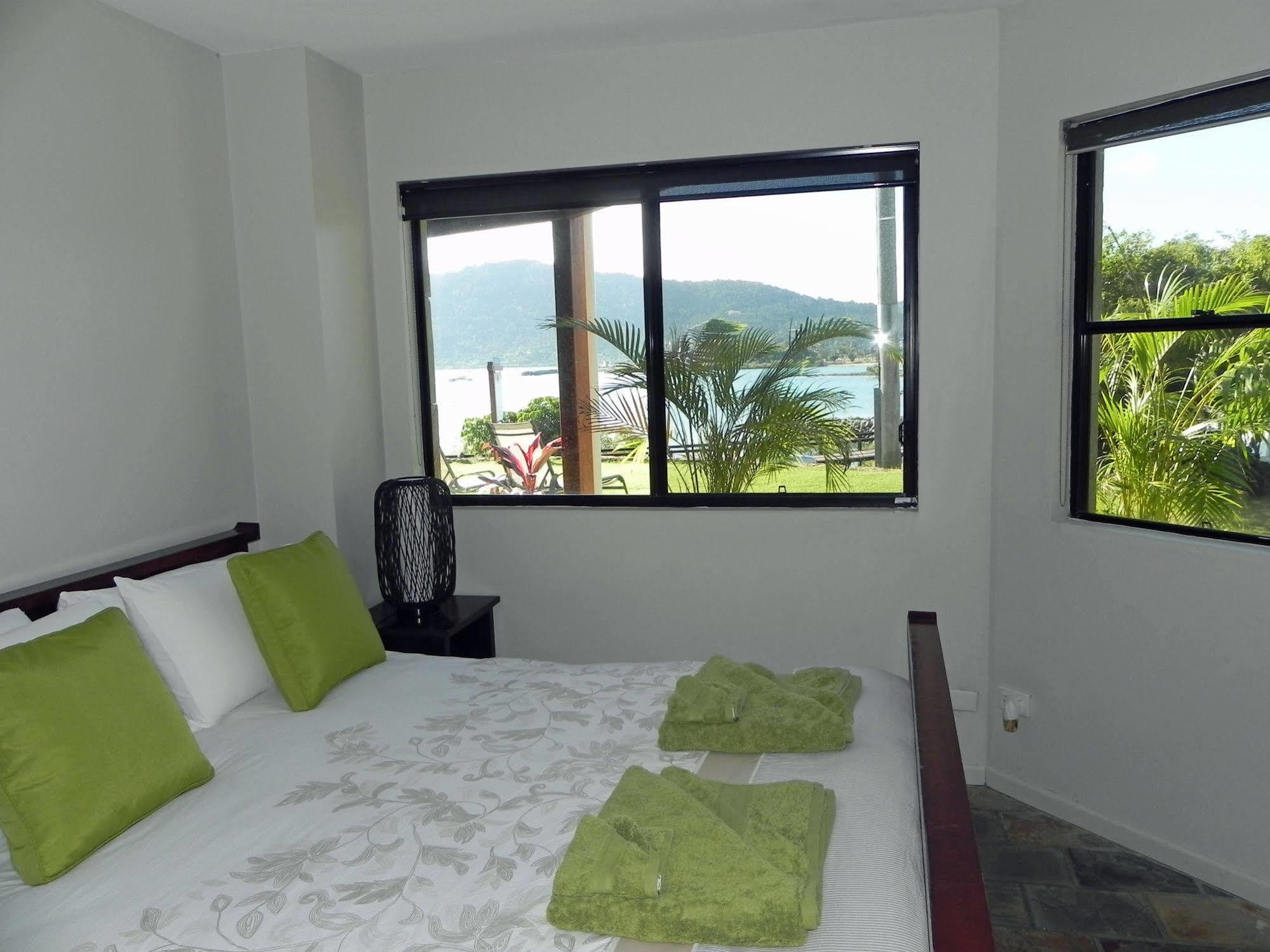 Airlie Waterfront Bed & Breakfast แอร์ลีบีช ภายนอก รูปภาพ