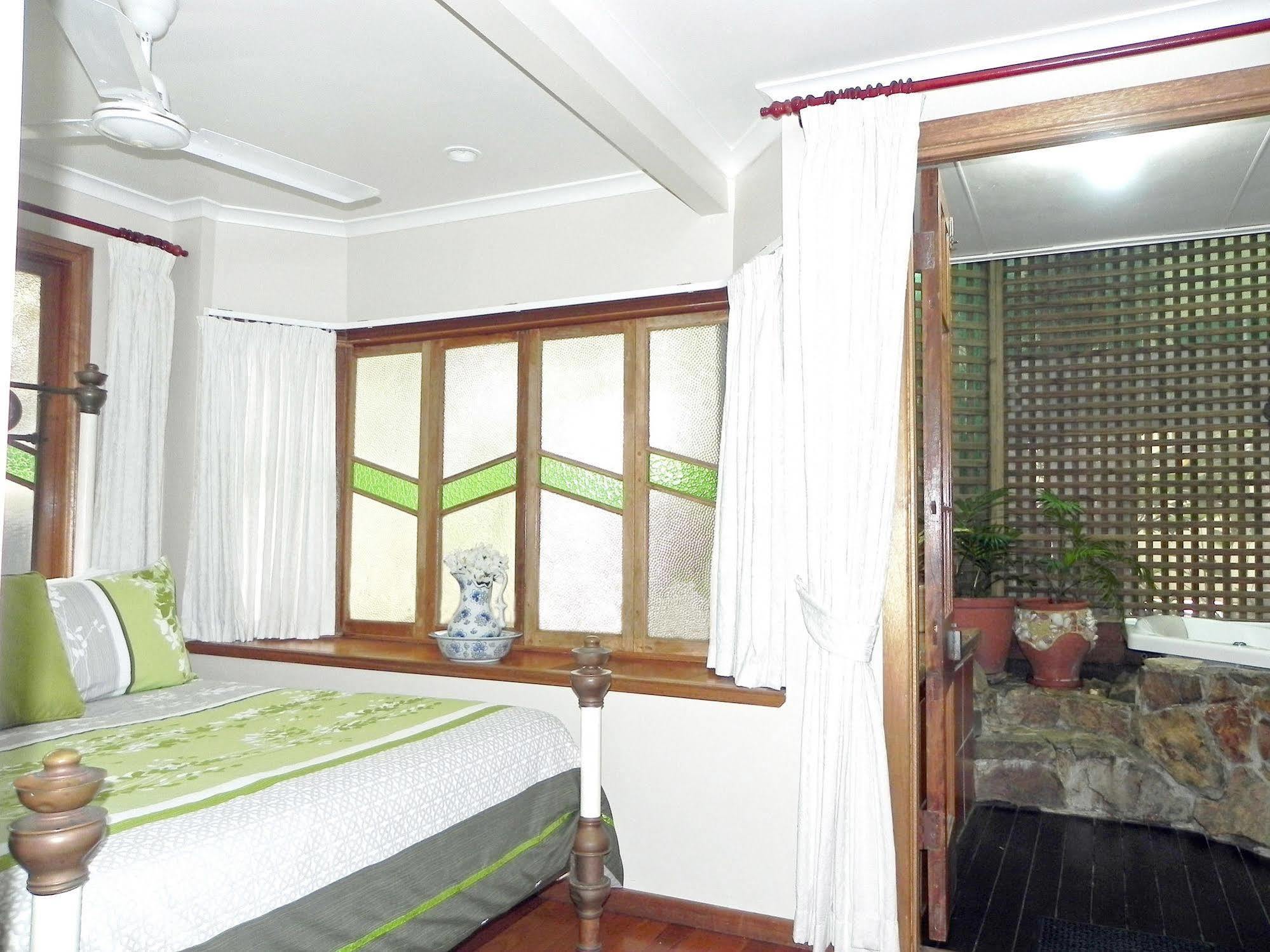 Airlie Waterfront Bed & Breakfast แอร์ลีบีช ภายนอก รูปภาพ